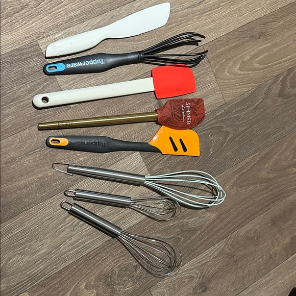 Assorted Kitchen Utensils Set - Picture 2 of 2